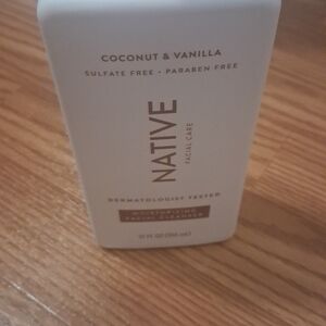 Native Coconut & Vanilla Facial Cleanser